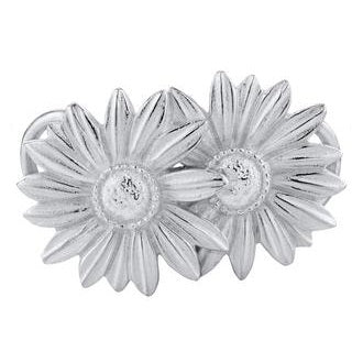 Le Stage Clasp, Daisies